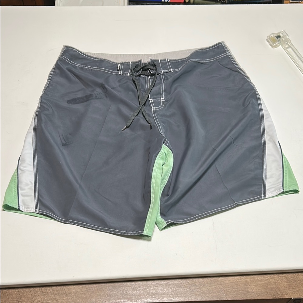 RSSURF MENS SZ 40 Gray and Green Board Shorts with Sporty Design